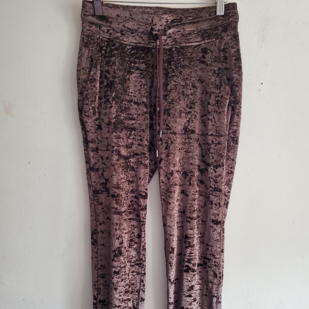 Lululemon Ready to crush velvet jogger chocolate French size 6.